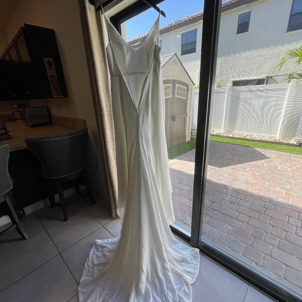 BRAND NEW Wedding Dress